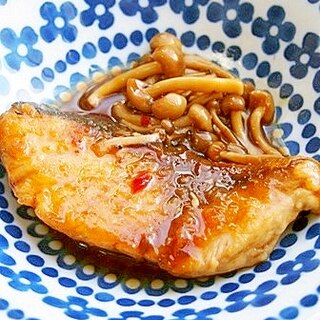 ぶりのピリ辛照り焼き♪しめじも加えて♪